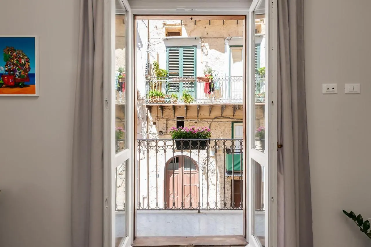 Le Porte Del Kassaro Palermo Apartment