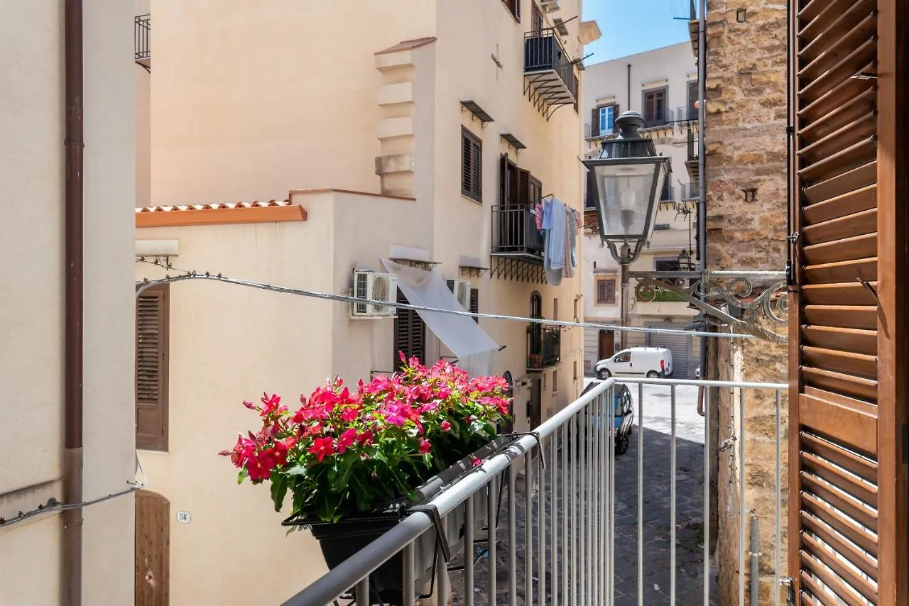 Le Porte Del Kassaro Palermo 0*,  Italy